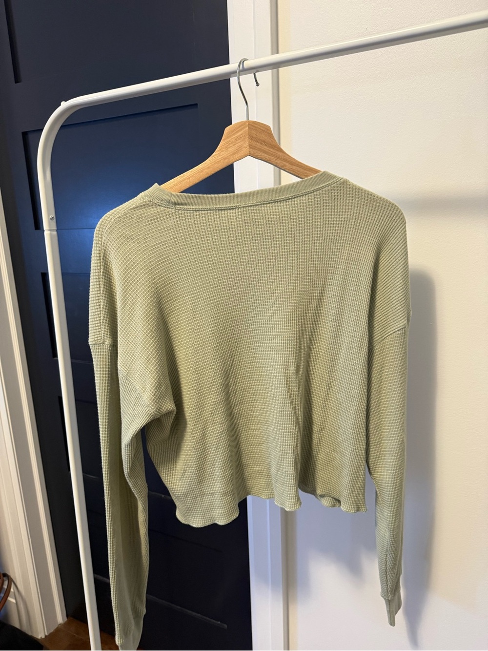 Aritzia TNA Waffle Knit Crew Boxy Long sleeve in Seagrass Green - Picture 6 of 11